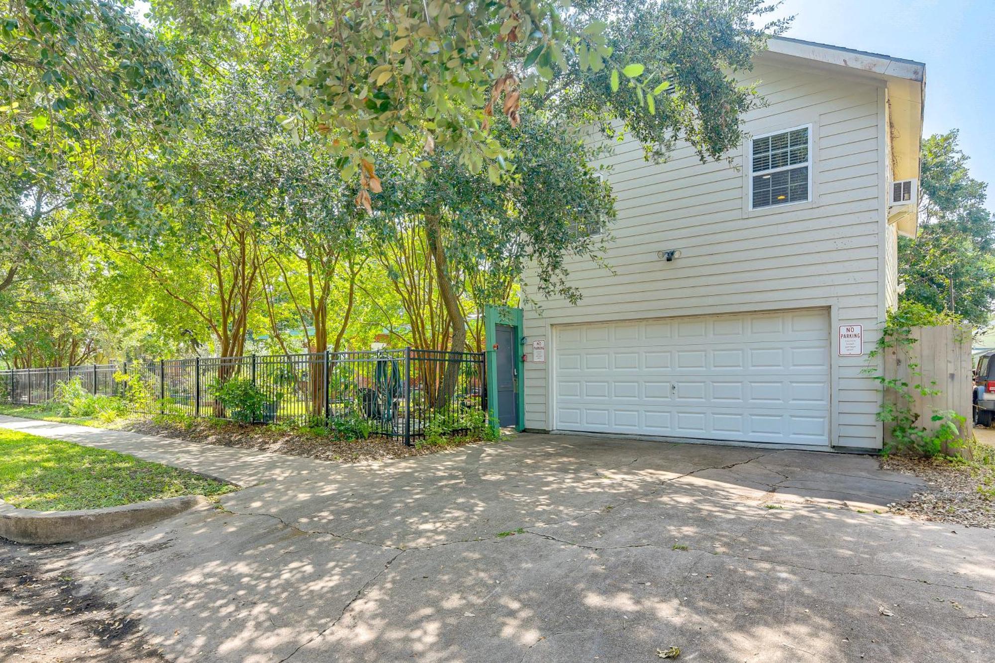 Cozy Galveston Apartment With Private Beach Pass! 외부 사진