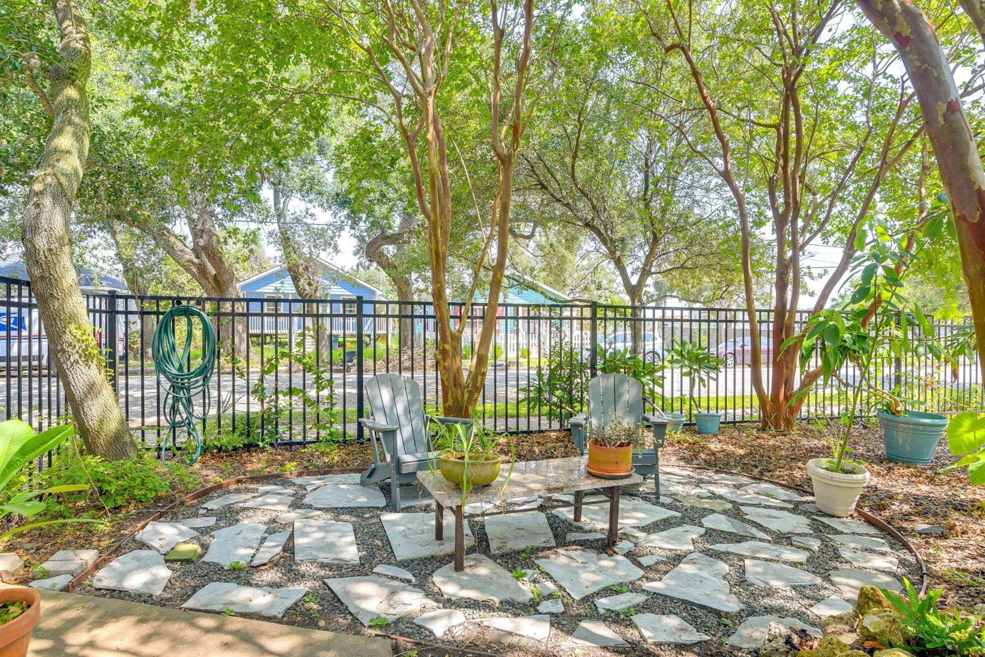Cozy Galveston Apartment With Private Beach Pass! 외부 사진