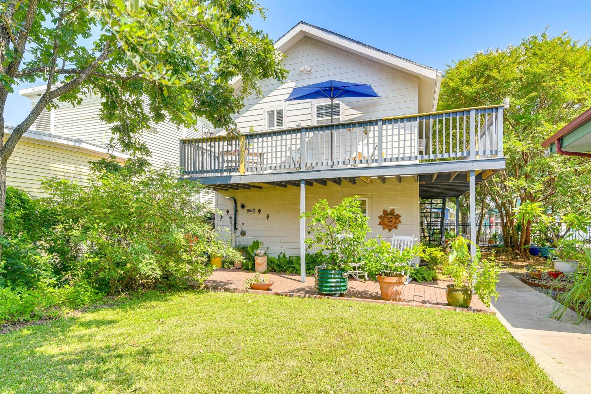Cozy Galveston Apartment With Private Beach Pass! 외부 사진